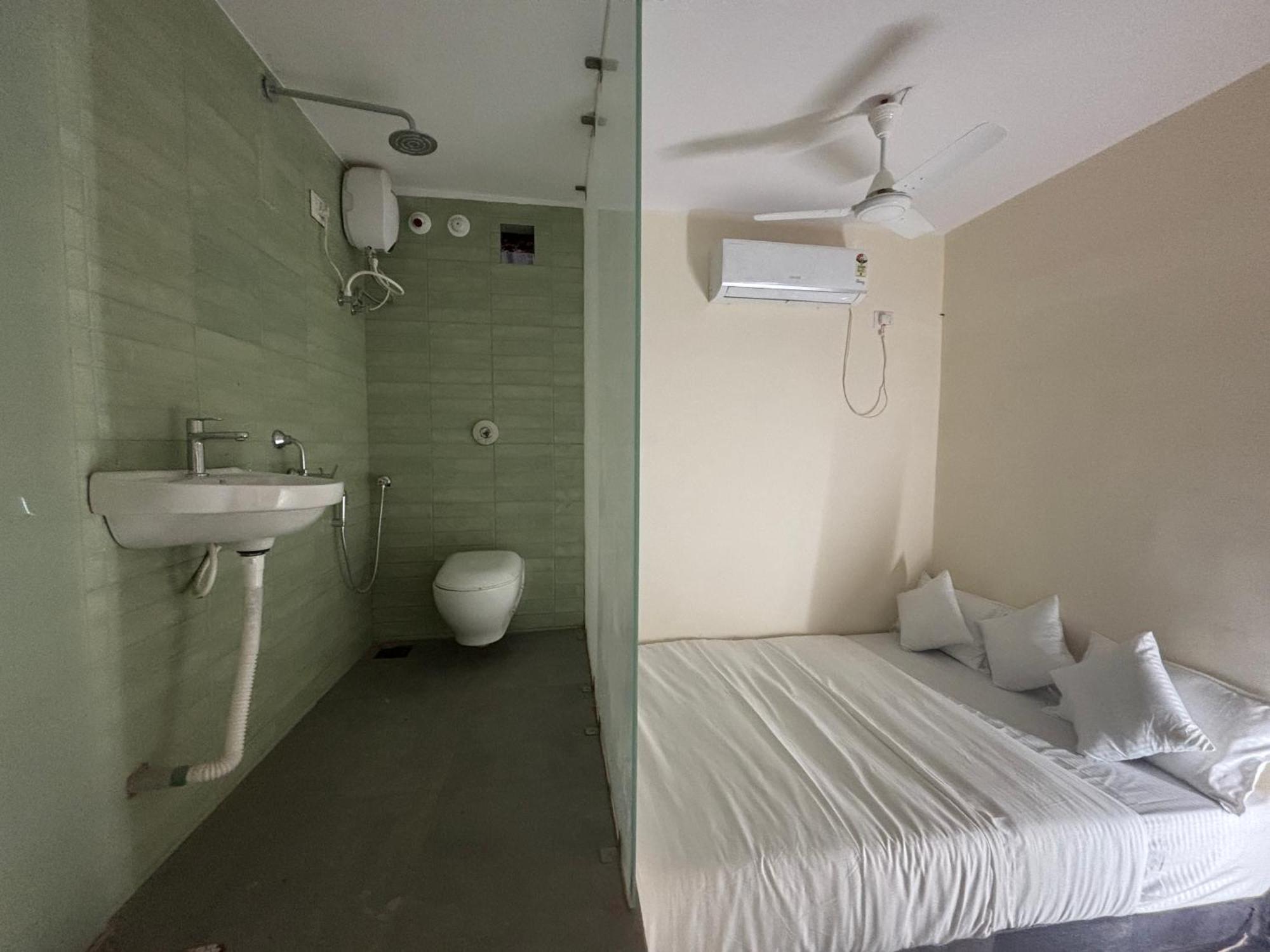 Hot - House Of Travellers, Vagator Hostel Kültér fotó
