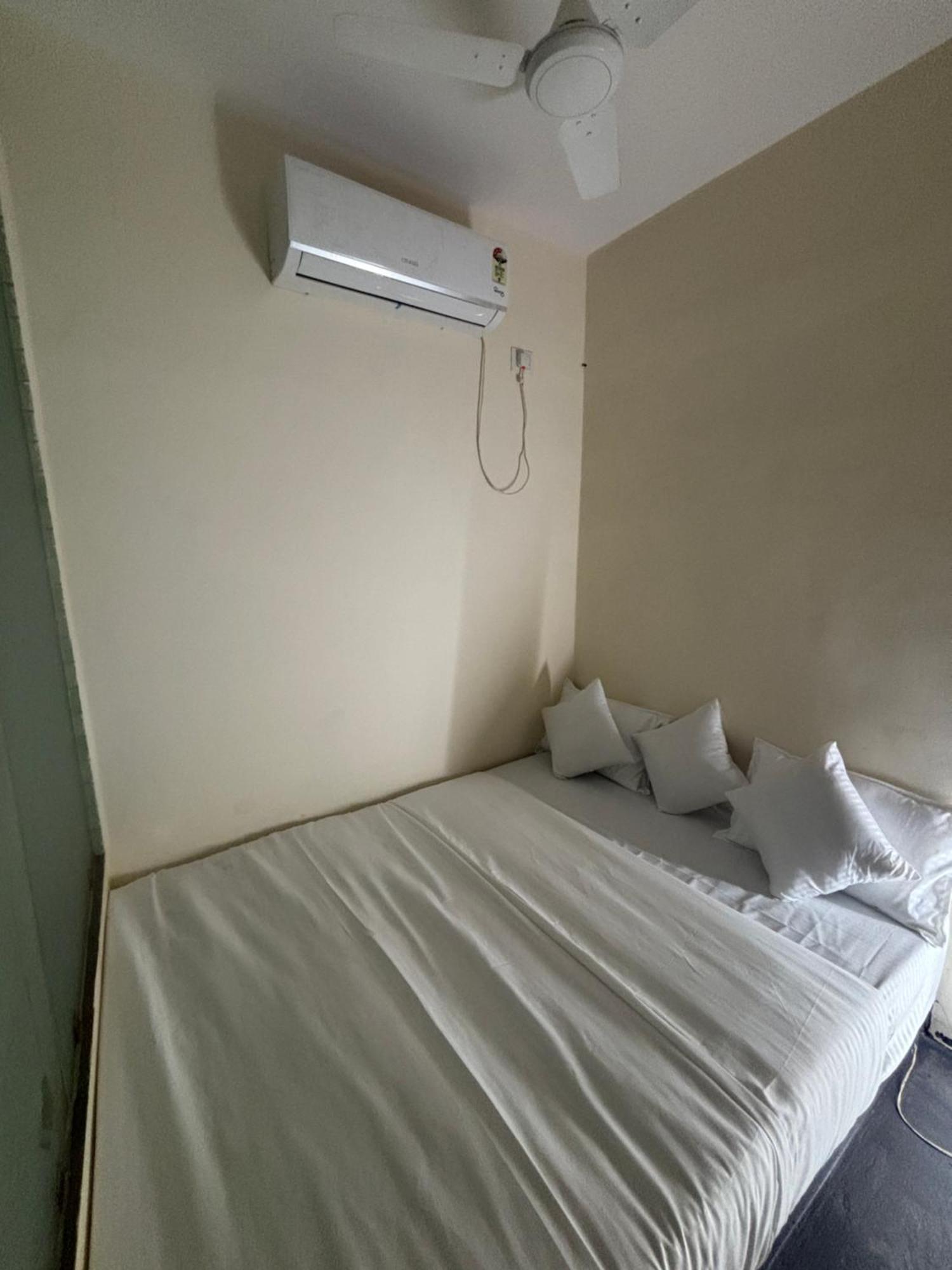 Hot - House Of Travellers, Vagator Hostel Kültér fotó