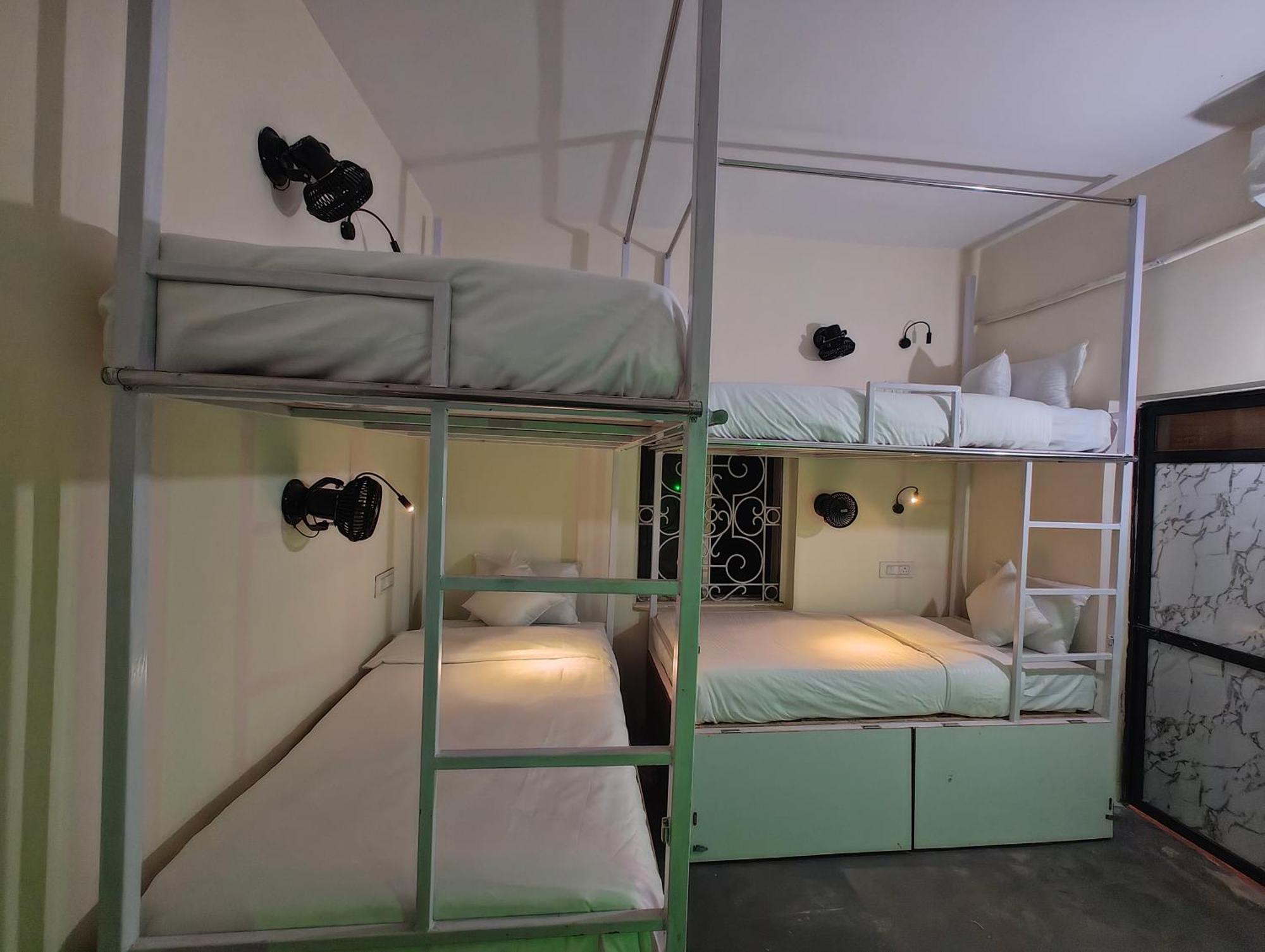 Hot - House Of Travellers, Vagator Hostel Kültér fotó